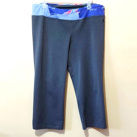 The North Face Cropped Leggings - Picture 1 of 8